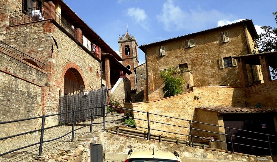 Nochmals geht es durch einen kleinen Ort