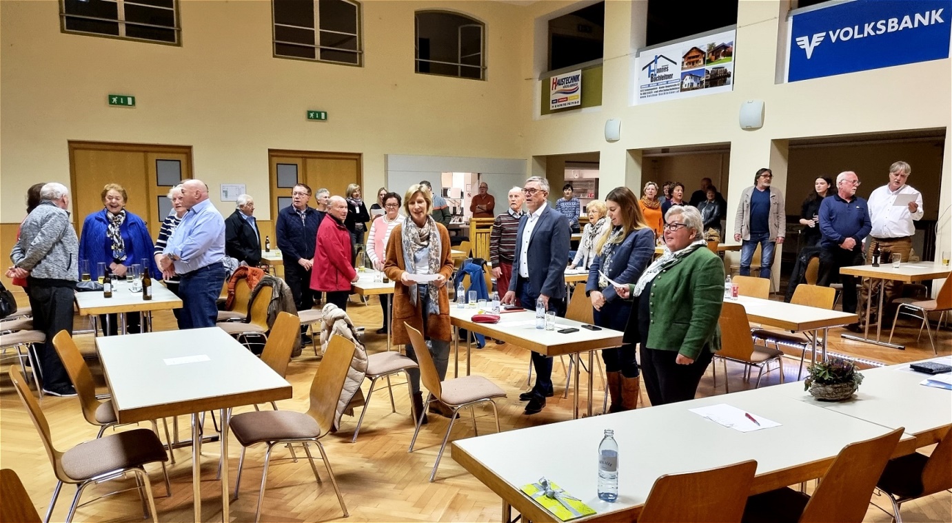 Ergreifender Moment - alle erhoben sich und sangen mit !