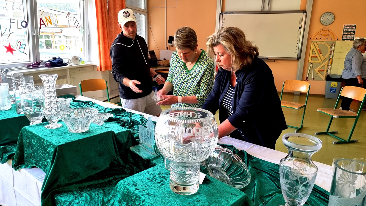 Dekorateurinnen bei der Arbeit