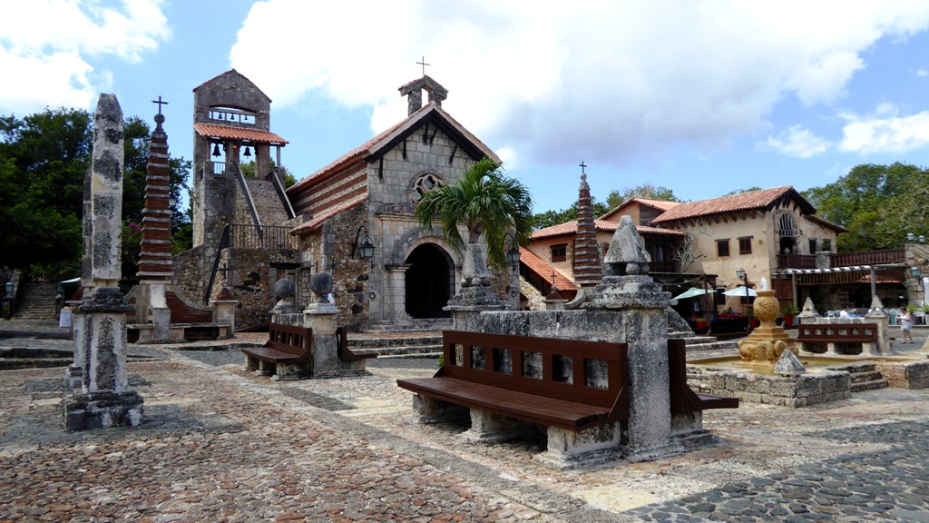 Der reizende Dorfplatz !