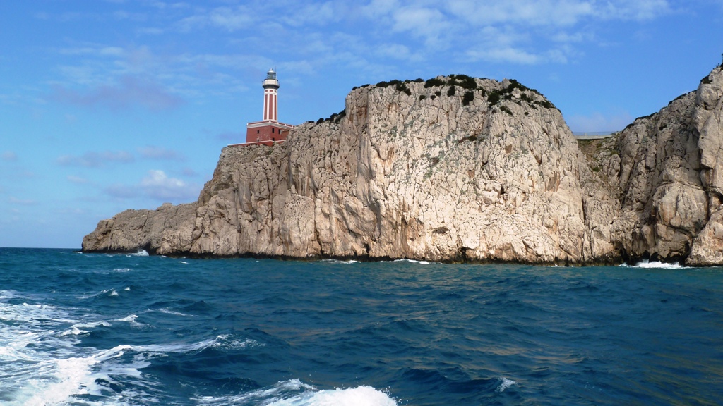 Leuchtturm an der Südwestspitze Anacapris - Capri ist eine Felseninsel im Golf von Neapel. Sie ist 10,4 km² groß und bekannt für die Höhlen am Meer