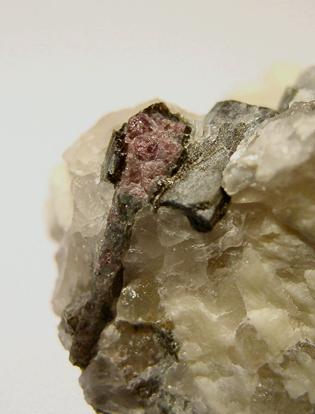 Alumino - Oxy - Rossmanit 