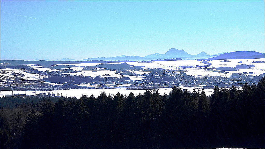 Blick über Straßwalchen auf den Traunstein