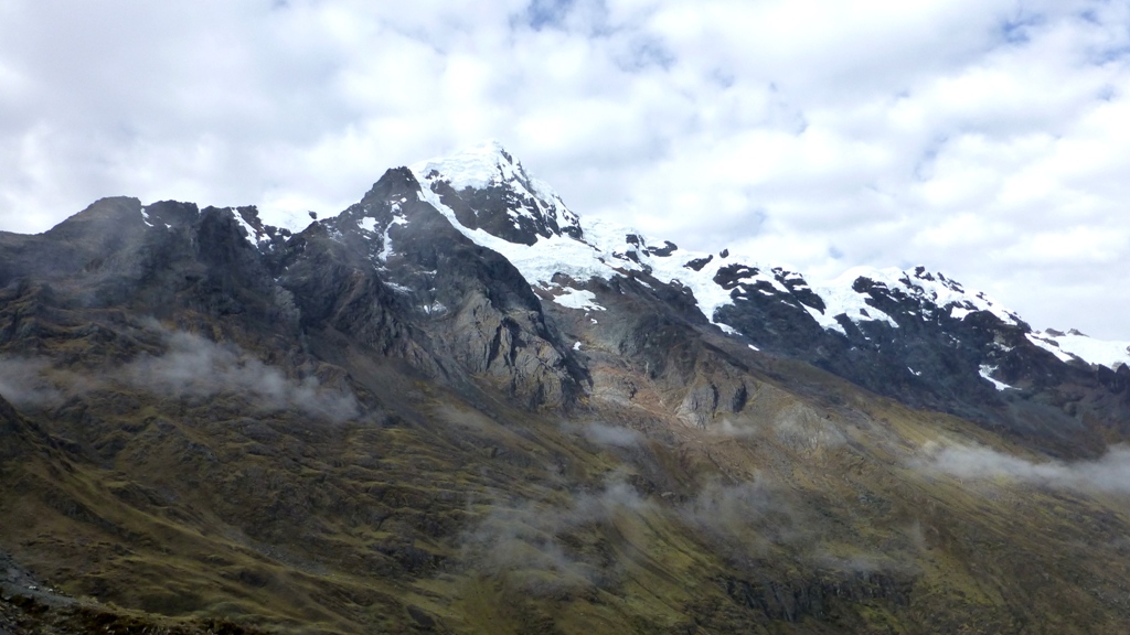 Herrliche Bergkulisse
vom Pumachaca Pass aus gesehen