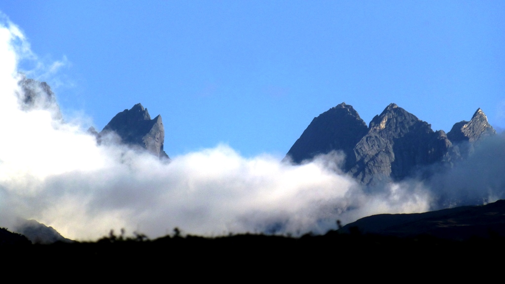Langsam lösen sich die Wolken auf