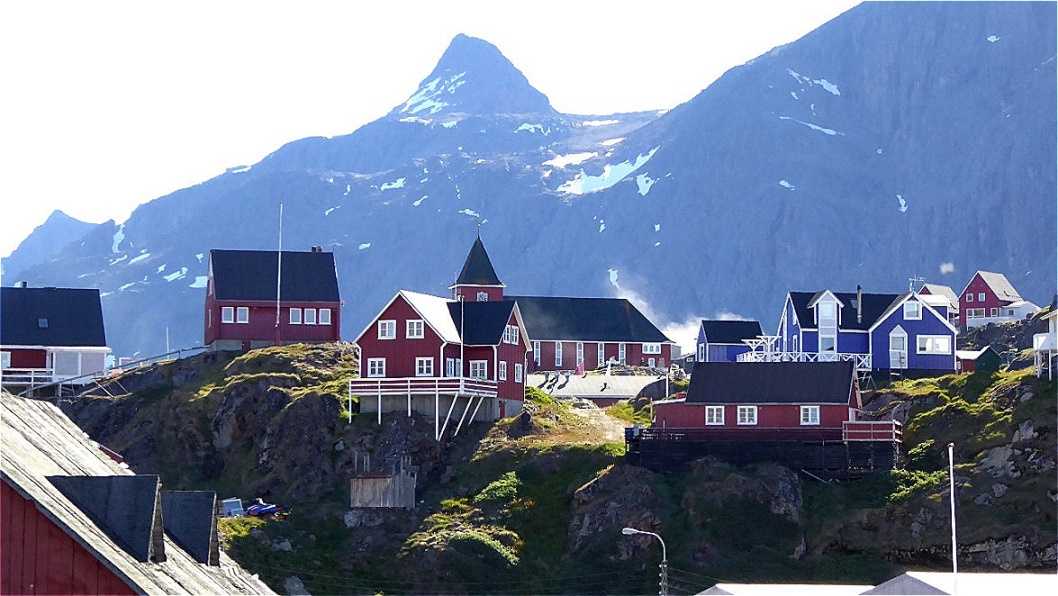 Wahrzeichen Sisimiuts ist der Hausberg der Stadt, der "Nasaasaaq"
