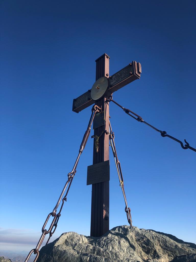 Gipfelkreuz auf 3.798 m Höhe