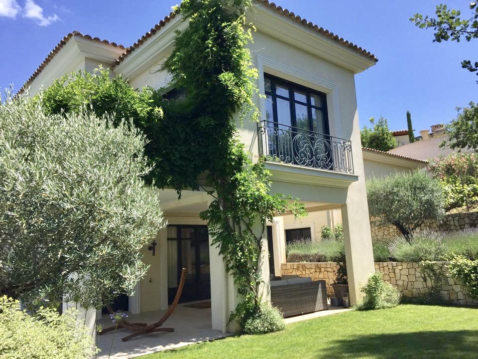 Terre Blanche villa for rent Rouv. 35