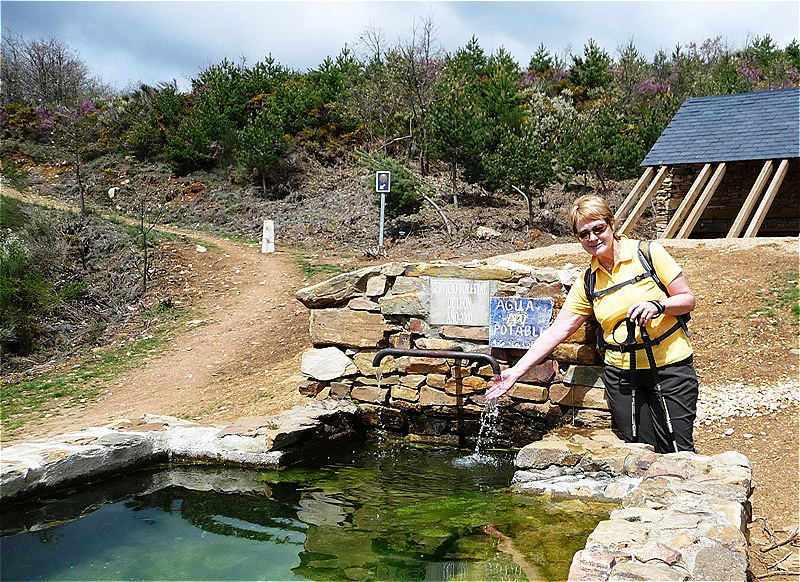 Am Brunnen
Agua no potable - Kein Trinkwasser !