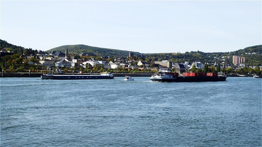 Die Stadt Bingen zieht vorbei