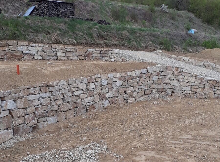 https://0501.nccdn.net/4_2/000/000/061/438/Wurfsteinmauer--31-.jpg