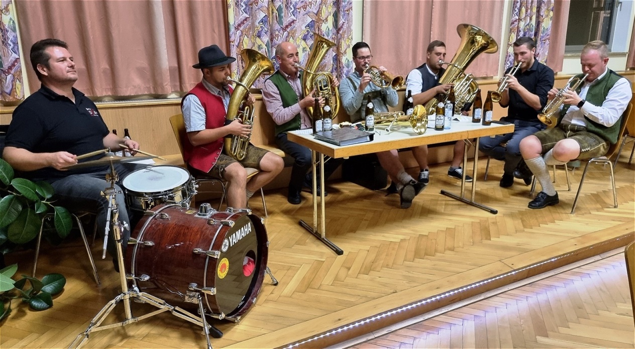 Die "Drehscheibm Musi" sorgte für tolle Stimmung und gute Laune