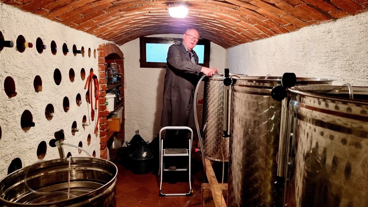 11. März 2024  Kellerarbeit- Vorbereitung für die Abfüllung.