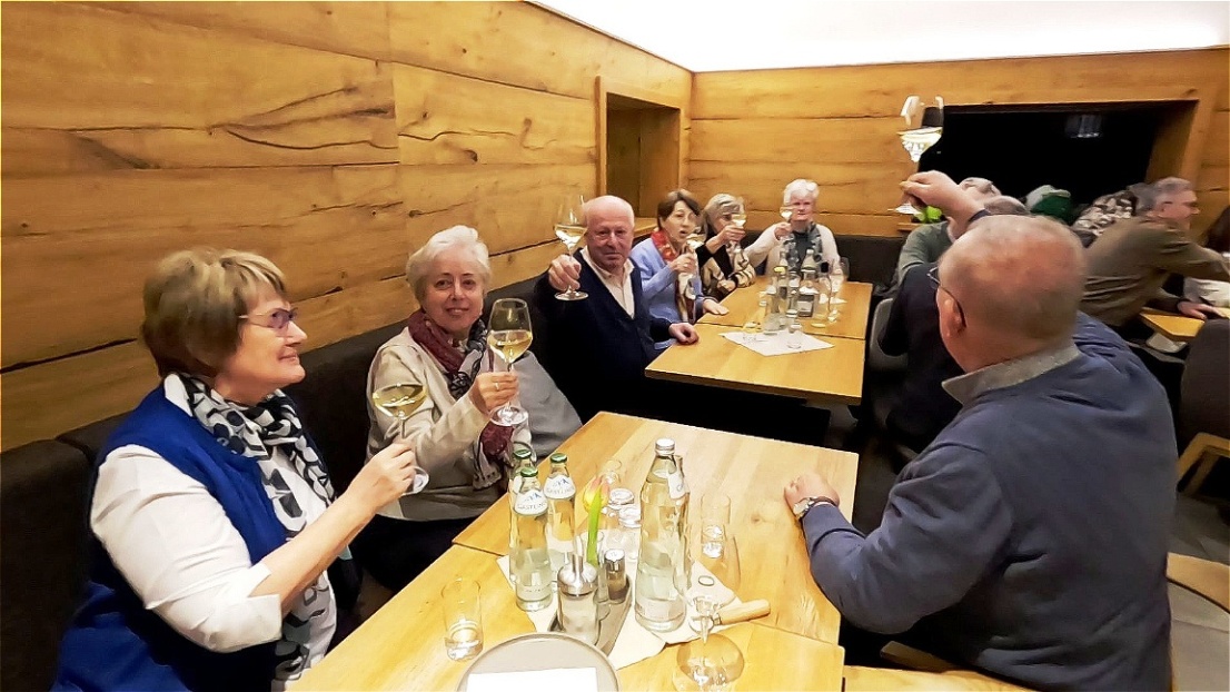 Nun wird angestoßen !