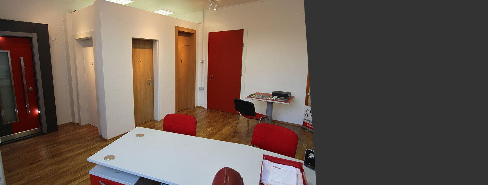 <h2>Obiščite nas v salonu</br>podjetja VLOM d.o.o.</h2>
<h3>Loška cesta 13,<br/> 1358 Log pri Brezovici<br/><br/> <b>Delovni čas</b> </br> Pon- pet :8.00-15.00</h3>

<a href="/salon-protivlomnih-vrat.html">PREBERI VEČ</a>
