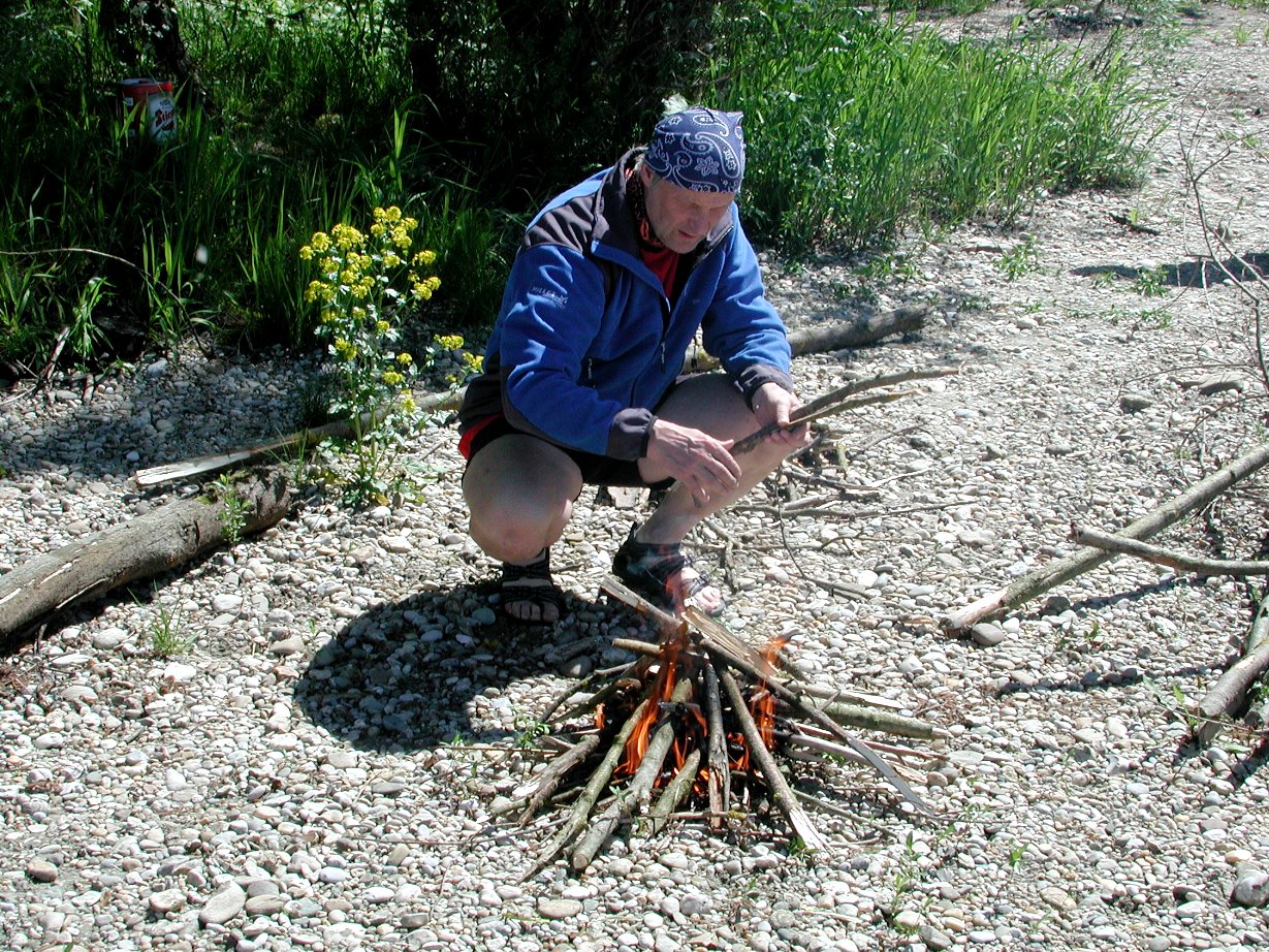 Vorbereitung zum Braten der Würste