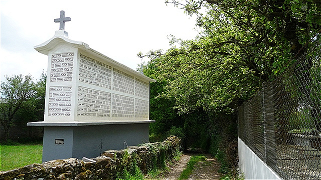 Neu errichteter Hòrreo