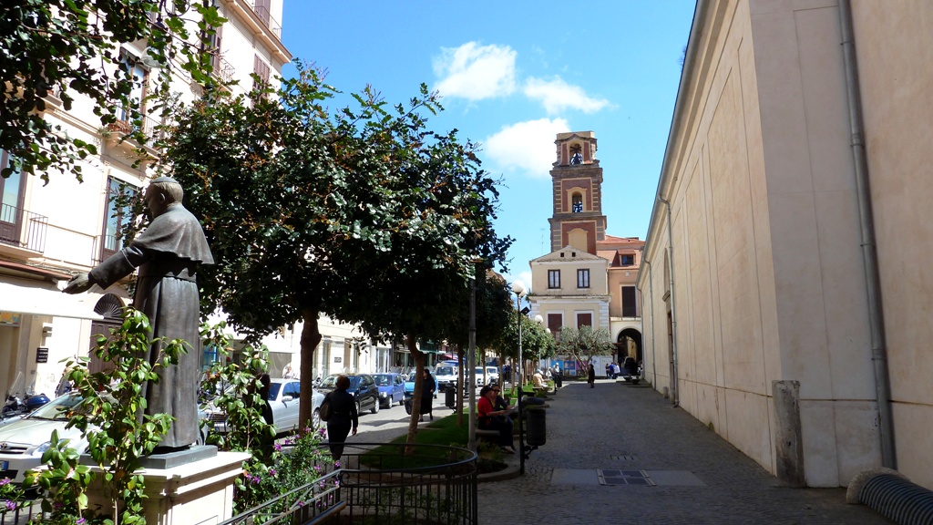 Sorrent - Corso d'Italia  mit der Chiesa dei Servi di Maria