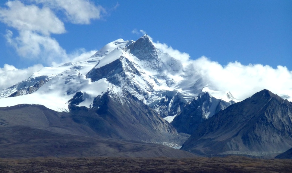 Gurla Mandhata 7.694 m
Gurla Mandhata oder Naimona'nyi oder Memo Nani ist der höchste Gipfel des Nalakankar Himal, eines kleinen, westlich gelegenen Teilbereichs des Himalaya