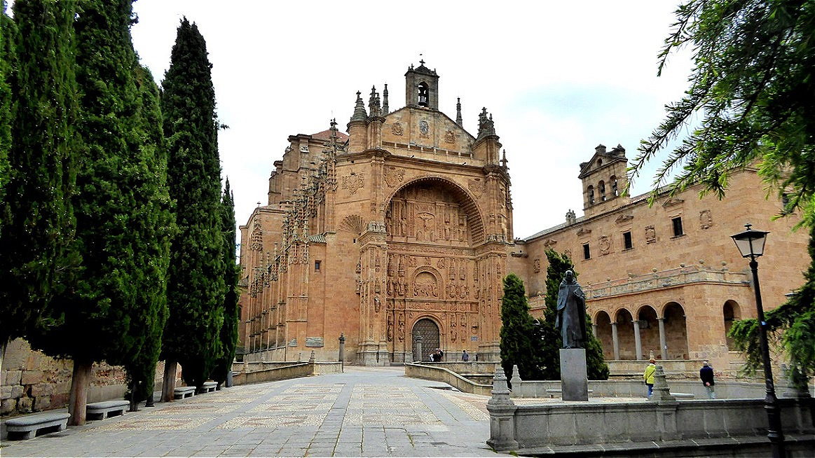 Die "Alte Kathedrale" von Salamanca ist eine herrliche romanische Kirche, die Santa María del Asedio geweiht ist. Sie wurde im 12. und 13. Jahrhundert erbaut.