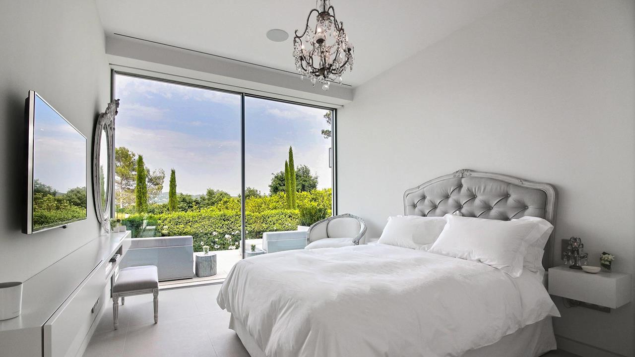 https://0501.nccdn.net/4_2/000/000/064/d40/Terre-Blanche-Villa-Rental-H09.jpg