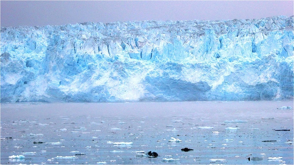 Eistürme an der Abbruchfront ins Wasser !