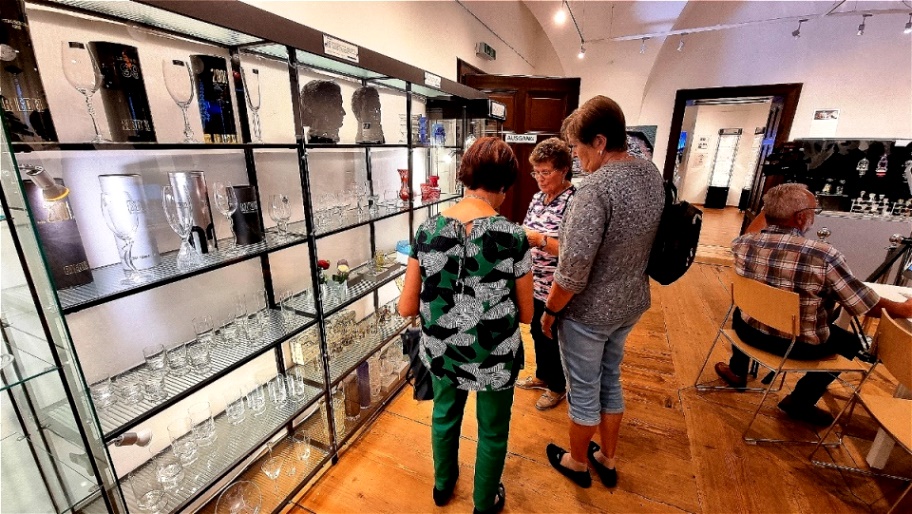 Gläser aus Schneegattern