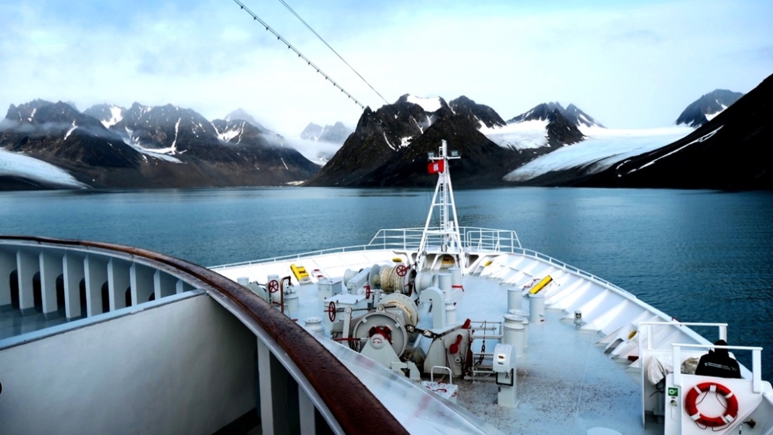 Der kleine Magdalenenfjord liegt besonders schön