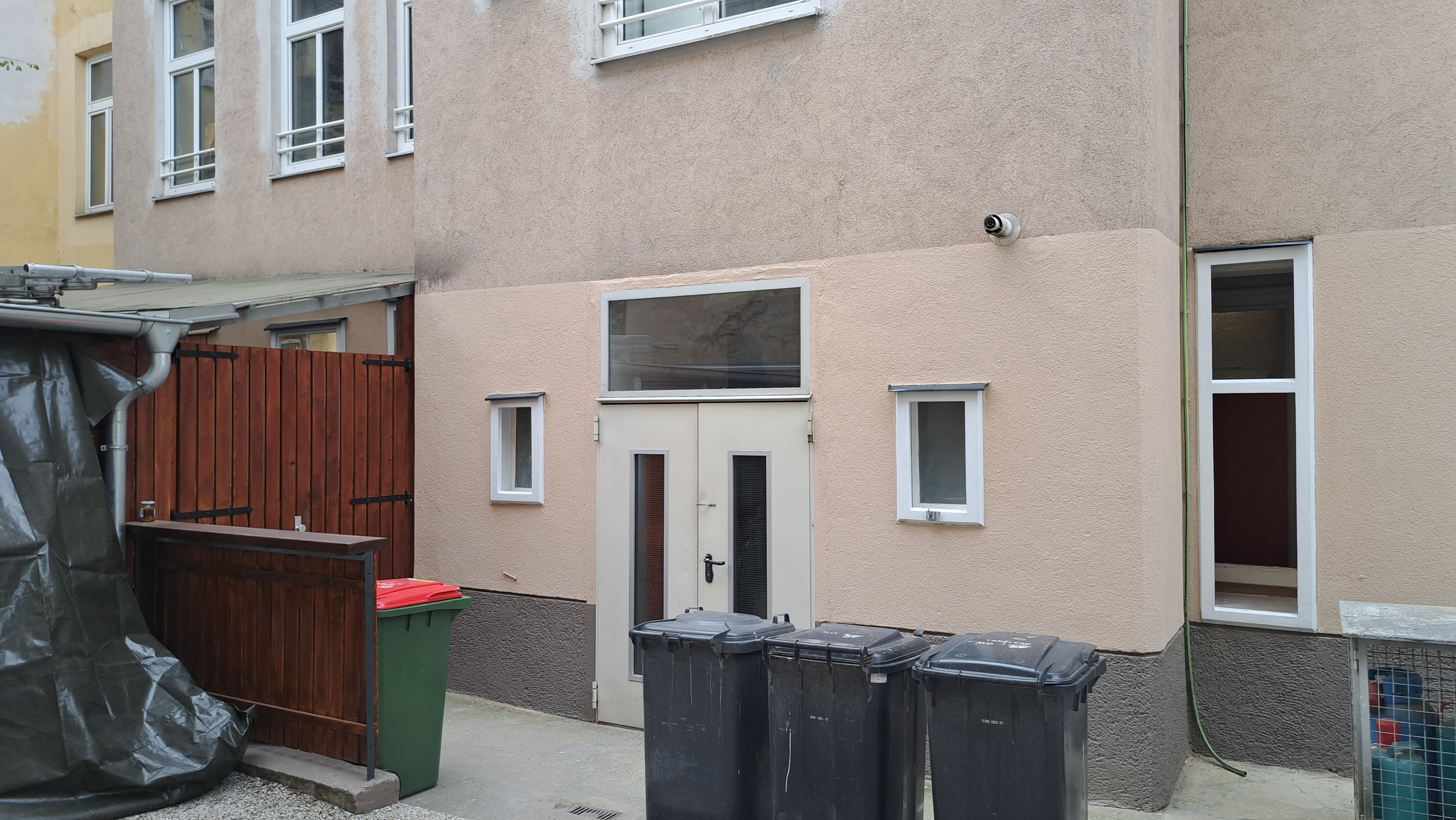 Anstrich Fenster und Schuppentor