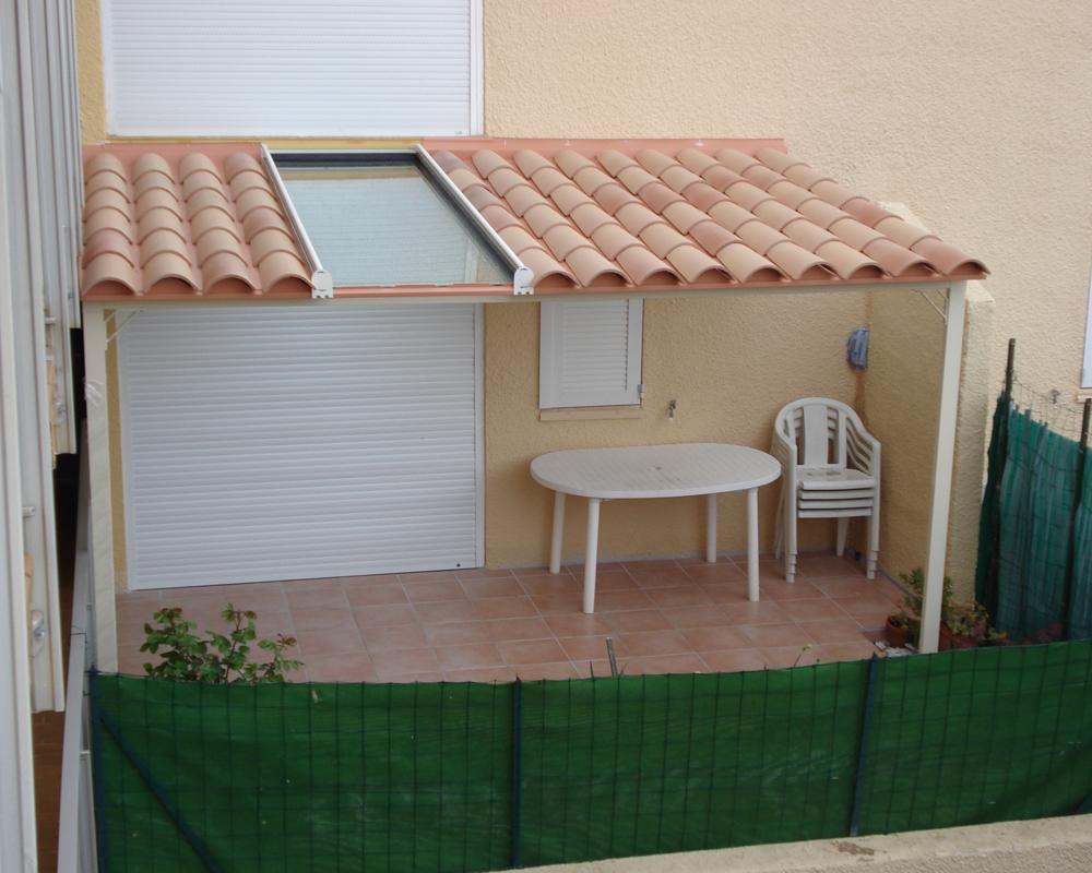 Mise en place d'un toit de véranda avec thermo-tuile
à Santa Marina