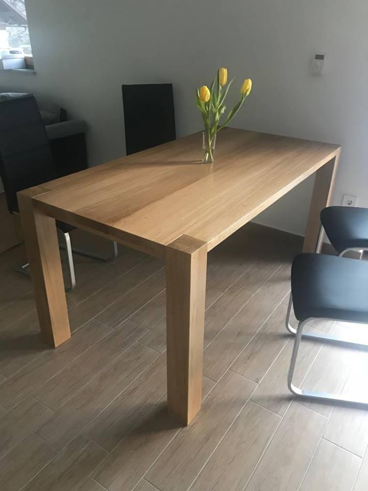 Masivna miza iz hrastovega lesa - končno lakirana