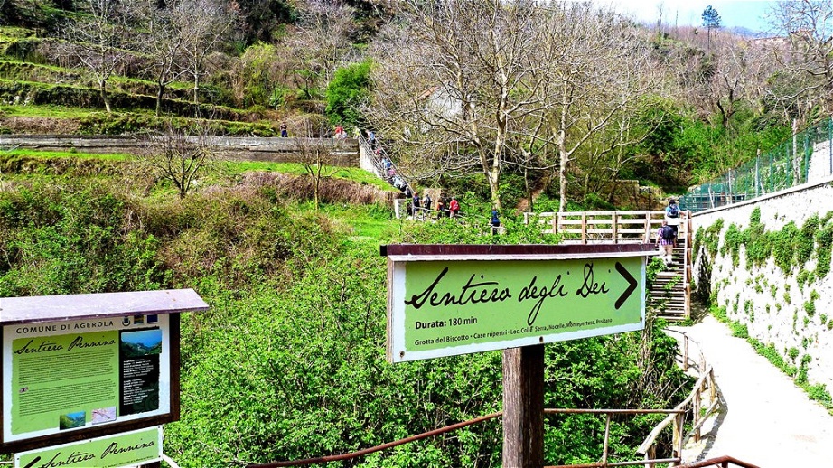 Hier beginnt der Sentiero degli Dei - der Pfad der Götter ein sensationeller Höhenweg