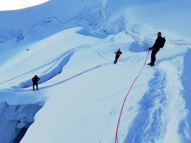 Mächtige Spalten tun sich auf