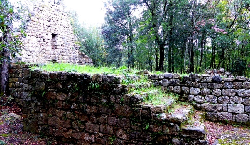 Durch seine exponierte Lage in der Wildnis wurde der Ort schließlich vollständig verlassen