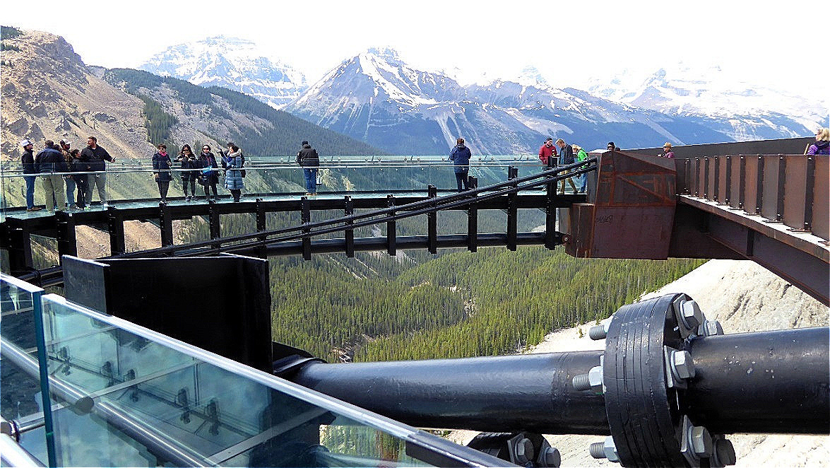 Gewaltige Konstruktion aus Stahl und Glas !