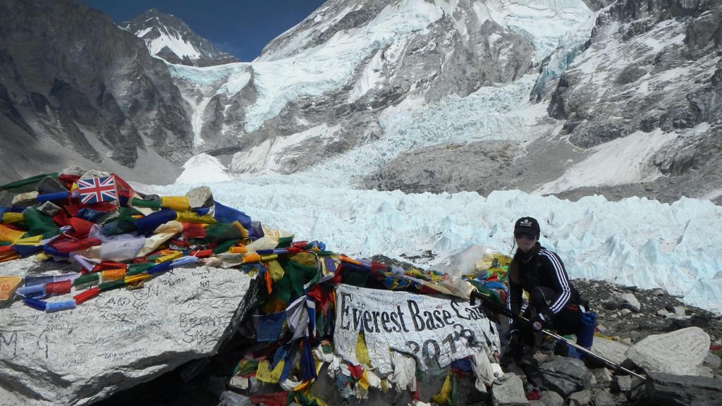 Im Tal des Schweigens - Everest Base Camp in 5.380 m Seehöhe
Das Tal des Schweigens ist das höchstgelegene Tal oder Kar der Erde. Ein anderer Name dieses Tals ist im Englischen „Western Cwm“. Das Tal liegt in Nepal, in extrem unzugänglicher Lage südwestlich des Gipfels vom Mount Everest