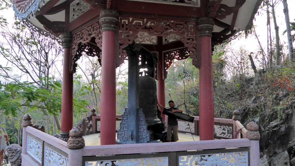 Im Aufstieg - das Anschlagen der Glocke soll Glück bringen !