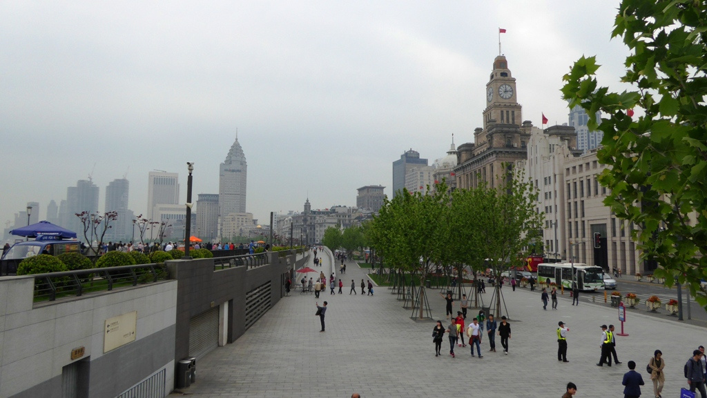 Zahlreiche Häuser am Bund sind historische europäische Kolonialbauten
Hier waren Banken, Konsulate und Unternehmen aus Großbritannien, Frankreich, den USA, Russland, dem Deutschen Reich und Japan untergebracht.