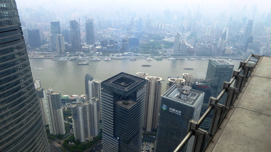 Unter uns - Schiffsverkehr auf dem Huangpu