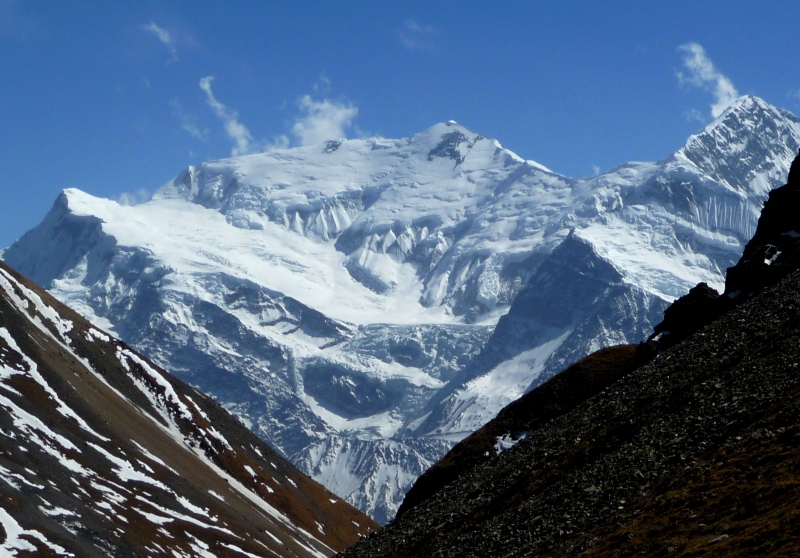 
Die Annapurna I  ist mit 8091 Metern der zehnthöchste Berg der Erde.
ganz rechts der Machapucharé mit einer Höhe von 6993 Metern.
