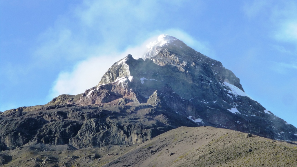 Der Gipfelaufbau des Illiniza Sur