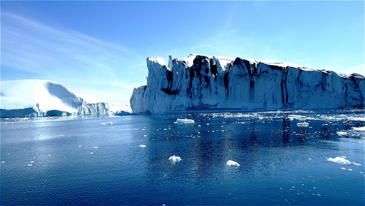 Auf dem Meeresboden festsitzendes Gletschereis !