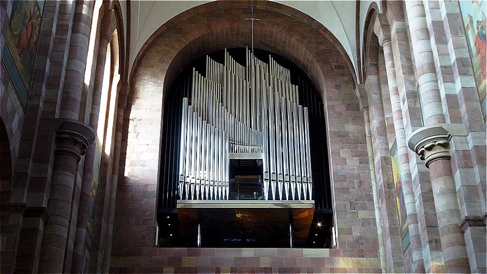 Gesamtansicht der neuen Hauptorgel