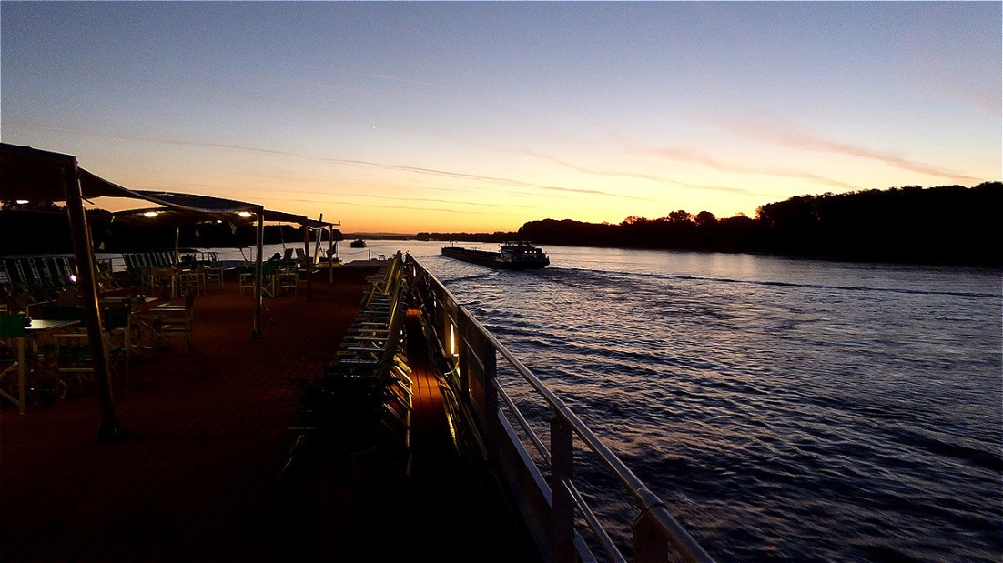 Morgenrot - unterwegs auf dem Rhein