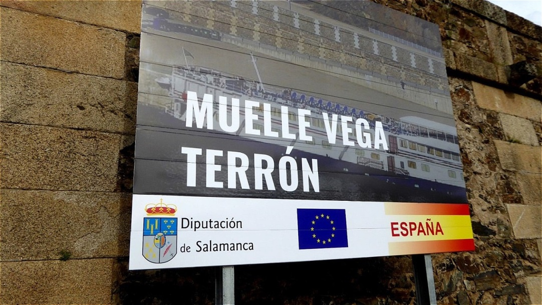 Unser Schiff liegt im spanischen Flusshafen von Muelle Vega Terrón