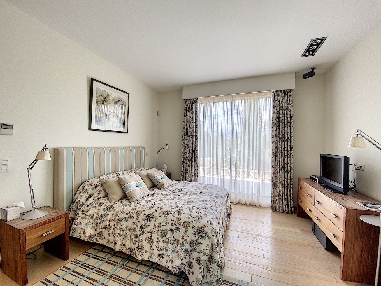 https://0501.nccdn.net/4_2/000/000/06b/a1b/Terre-Blanche-property-SH15.jpg
