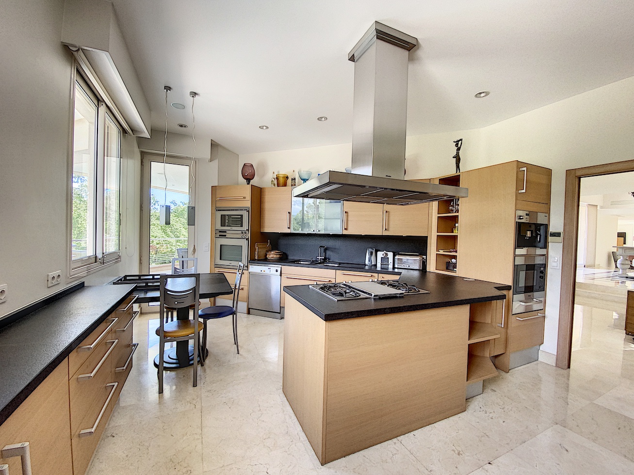https://0501.nccdn.net/4_2/000/000/06b/a1b/Terre-Blanche-property-SH18.jpg