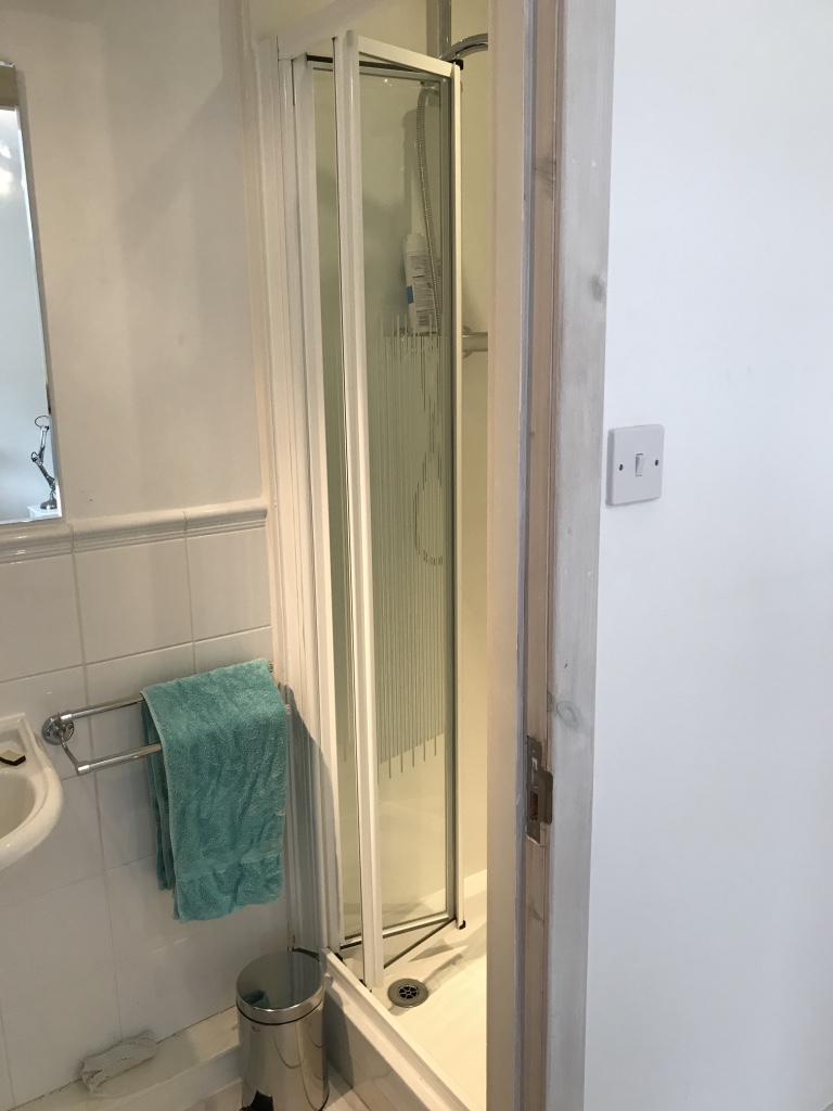 Shower in ensuite twin 1
