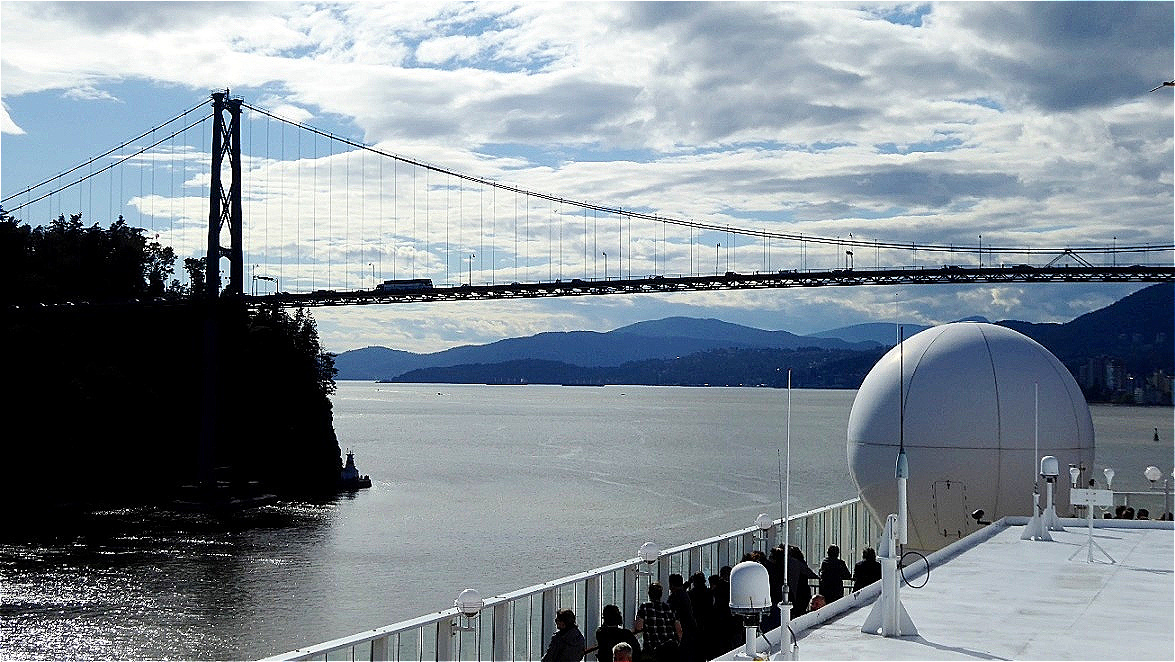 Wir passieren die Lions Gate Bridge
