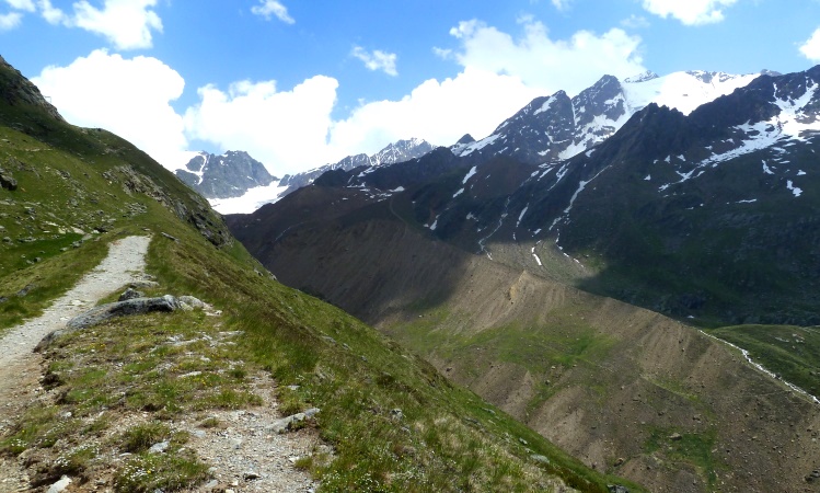Steig in Richtung Weißkugel
Mächtige Seitenmoräne wo einst der Gletscher ins Tal floss